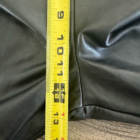 Wilfred Free Monochrome Label - Picture 5 of 8